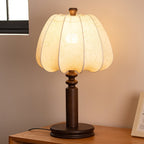 Lampe de table tissu beige bois noyer abat-jour design naturel scandinave salon chambre — Vue 7 | Atelier Norell