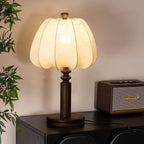 Lampe de table tissu beige bois noyer abat-jour design naturel scandinave salon chambre — Vue 2 | Atelier Norell
