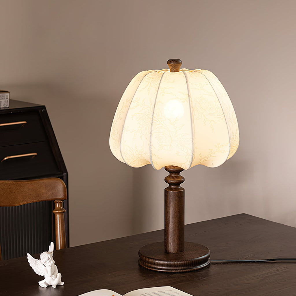 Lampe de table tissu beige bois noyer abat-jour design naturel scandinave salon chambre — Vue 5 | Atelier Norell