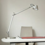 Lampe de table chromée design épuré hauteur ajustable bureau salon contemporain — Vue 9 | Atelier Norell