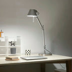 Lampe de table chromée design épuré hauteur ajustable bureau salon contemporain — Vue 5 | Atelier Norell