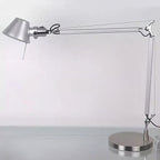 Lampe de table chromée design épuré hauteur ajustable bureau salon contemporain — Vue 11 | Atelier Norell