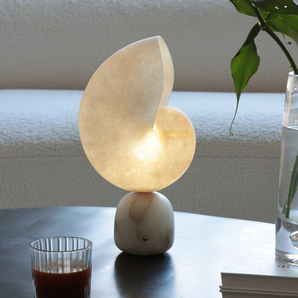 Lampe de table albâtre naturel rechargeable USB design luxe minéral salon chambre — Vue 8 | Atelier Norell
