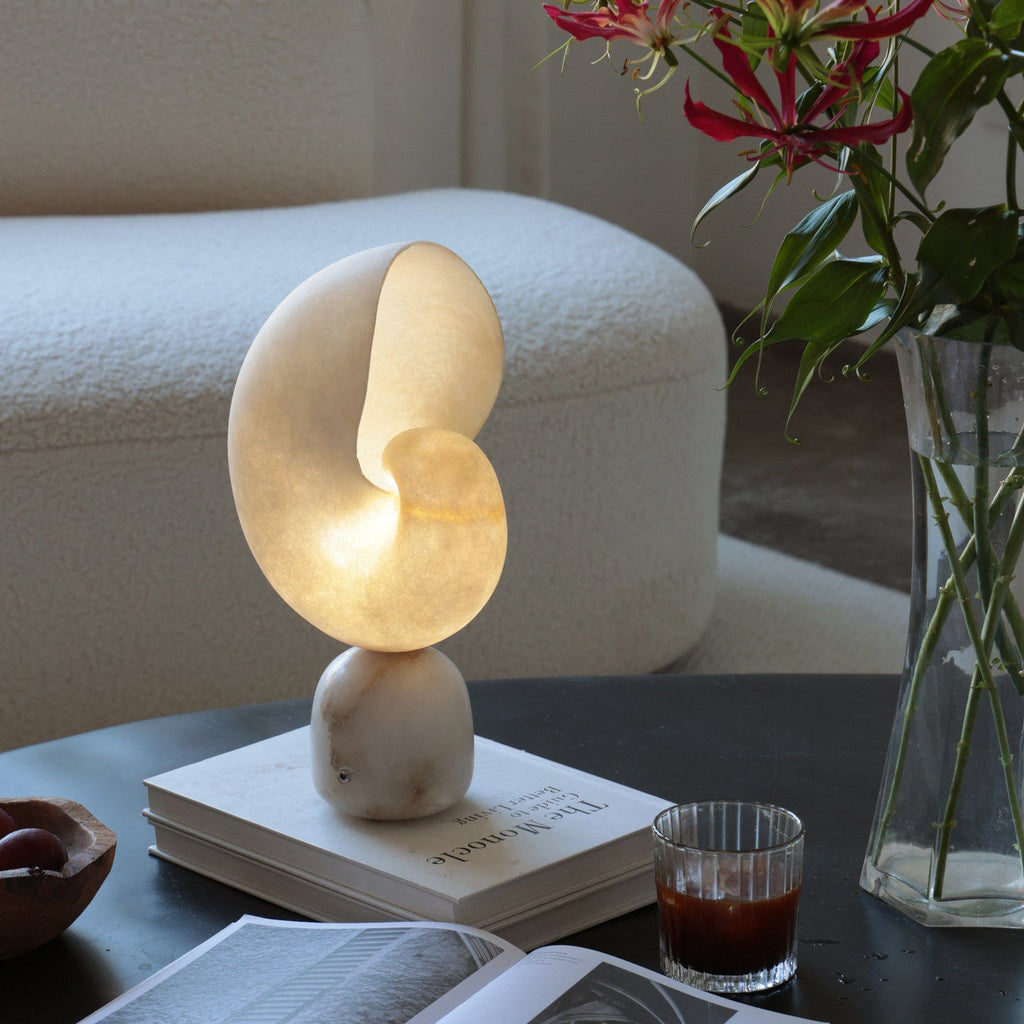 Lampe de table albâtre naturel rechargeable USB design luxe minéral salon chambre — Vue 9 | Atelier Norell
