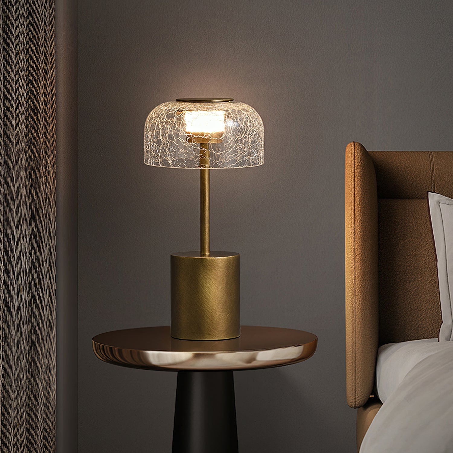 Lampe de table rechargeable verre craquelé bronze design vintage ambiance chaleureuse — Vue 2 | Atelier Norell