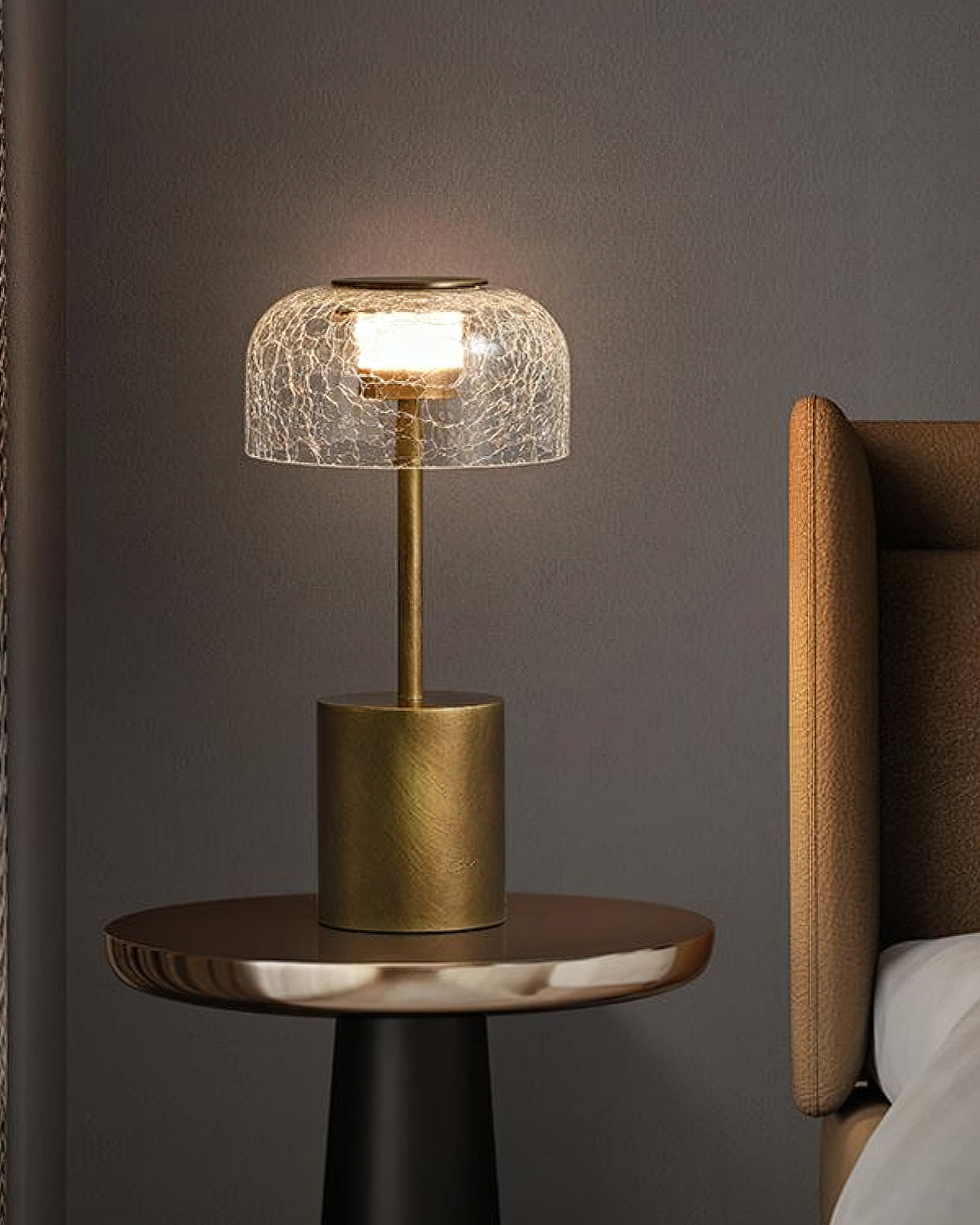 Lampe de table rechargeable verre craquelé bronze design vintage ambiance chaleureuse — Vue 14 | Atelier Norell