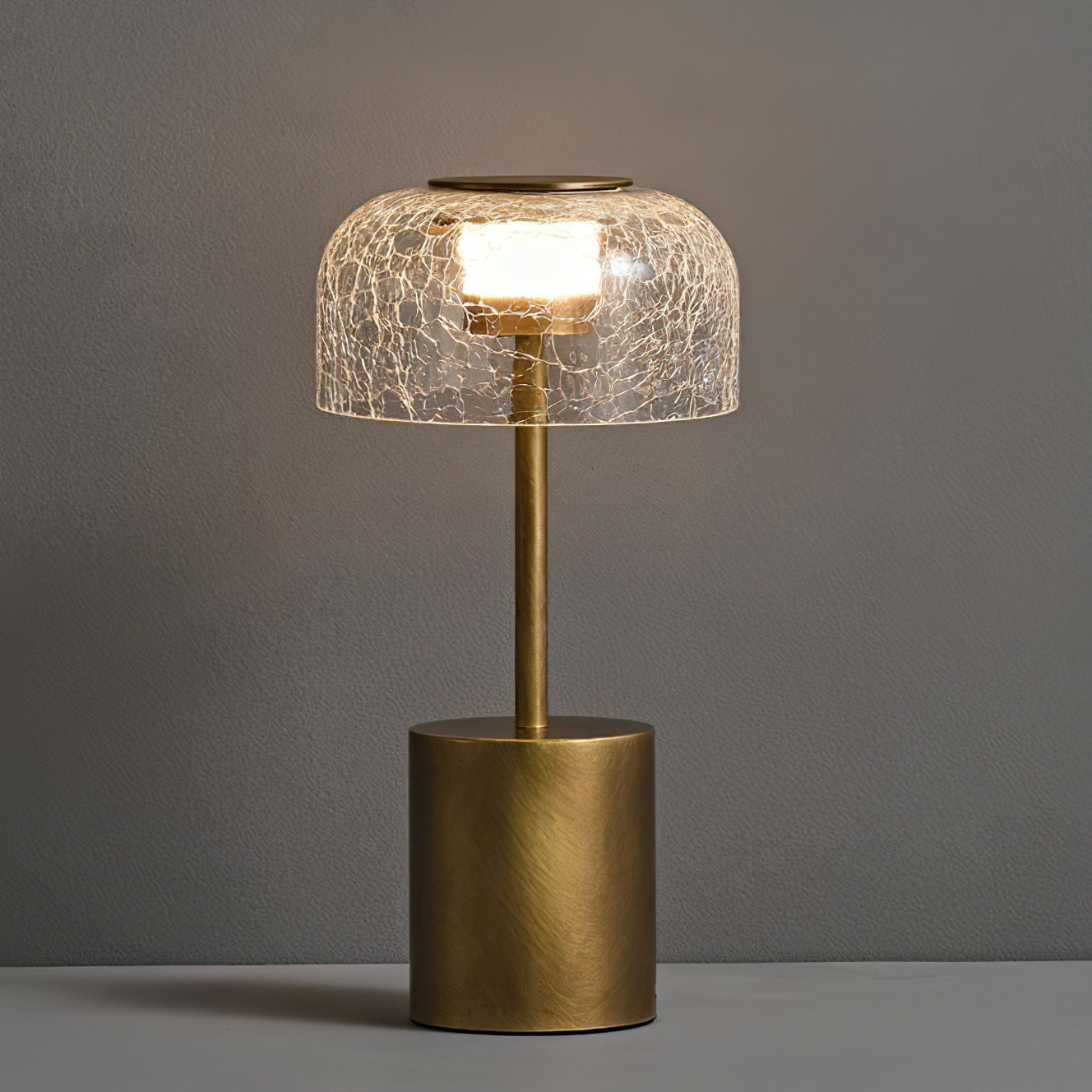Lampe de table rechargeable verre craquelé bronze design vintage ambiance chaleureuse — Vue 7 | Atelier Norell
