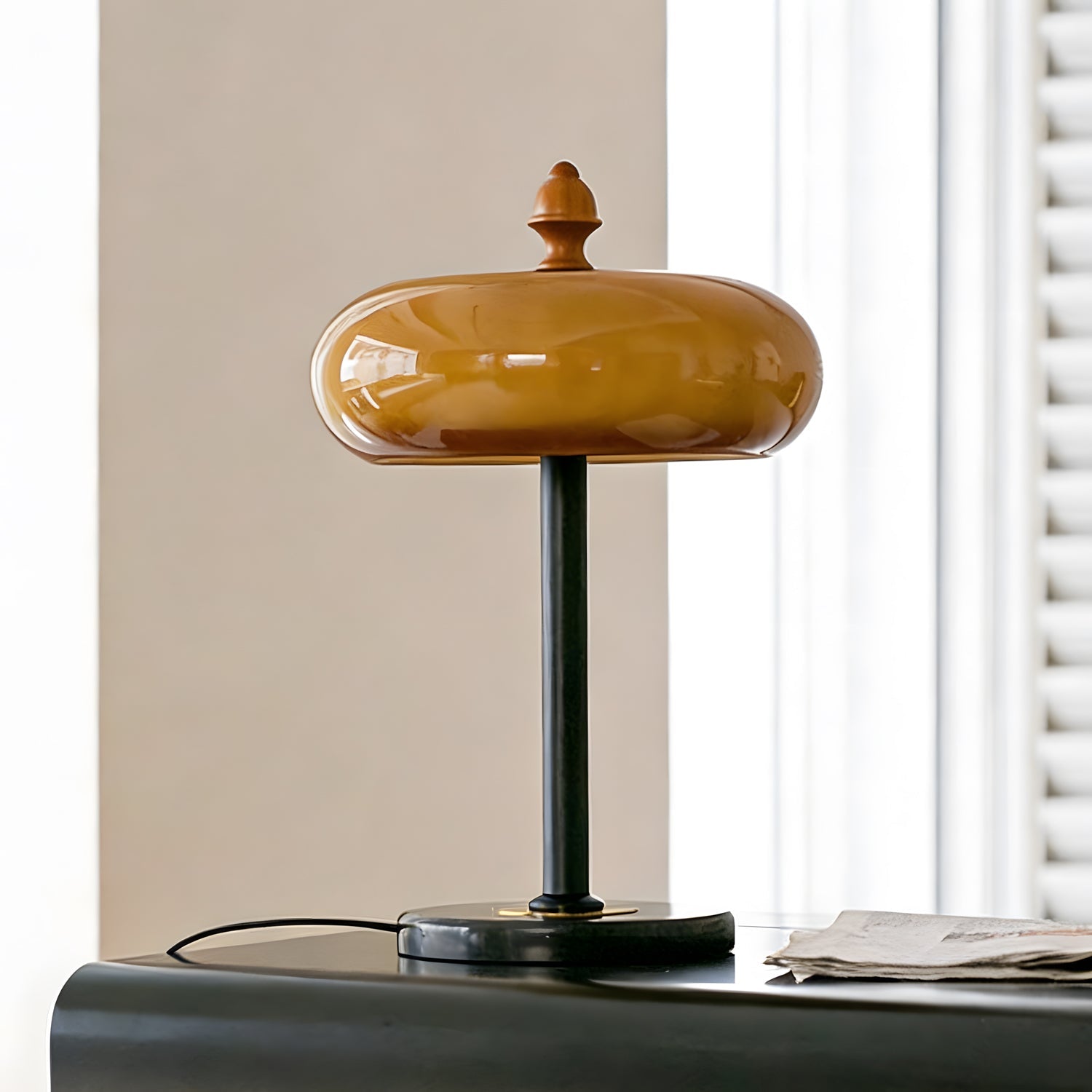 Lampe de table métal noir cuir caramel design contemporain industriel salon bureau — Vue 11 | Atelier Norell