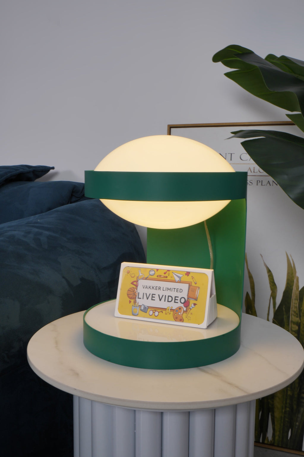 Lampe de table métal vert design contemporain géométrique bureau salon chambre — Vue 19 | Atelier Norell