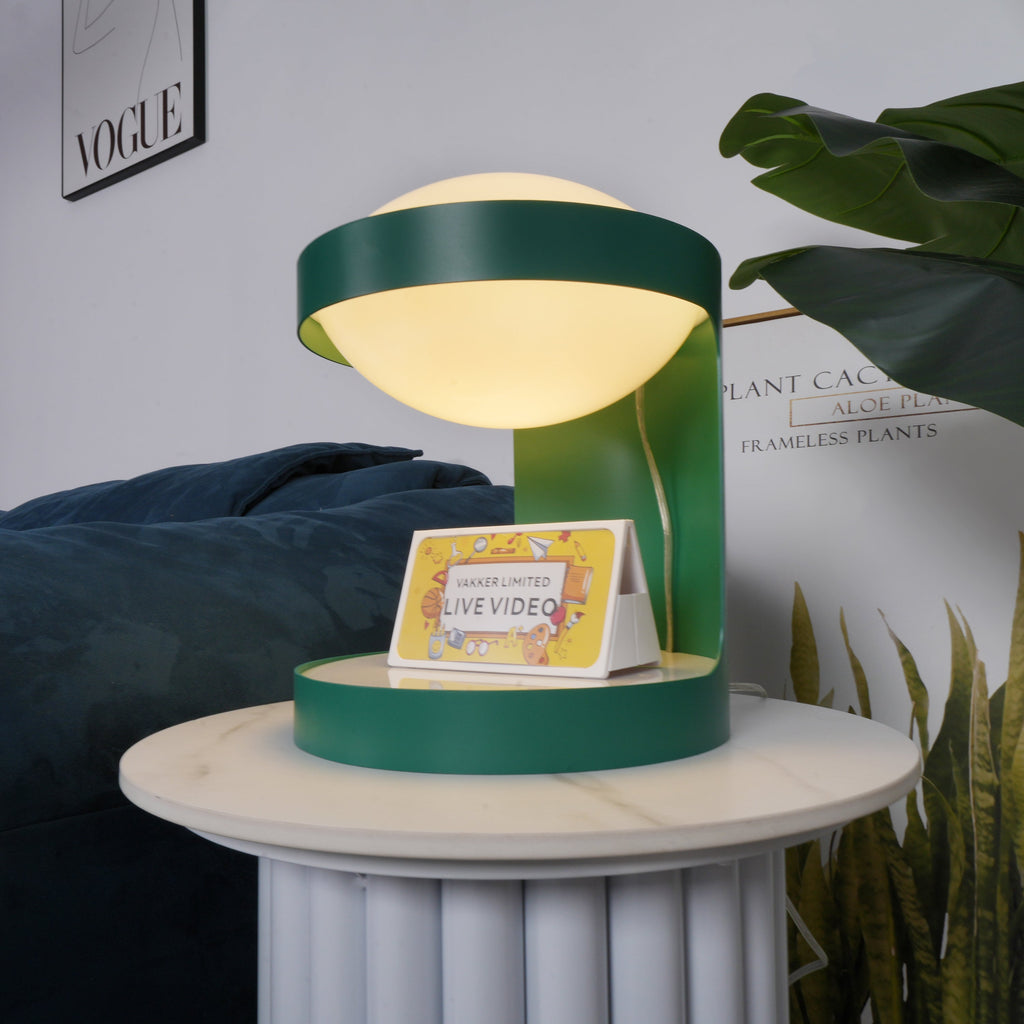 Lampe de table métal vert design contemporain géométrique bureau salon chambre — Vue 1 | Atelier Norell