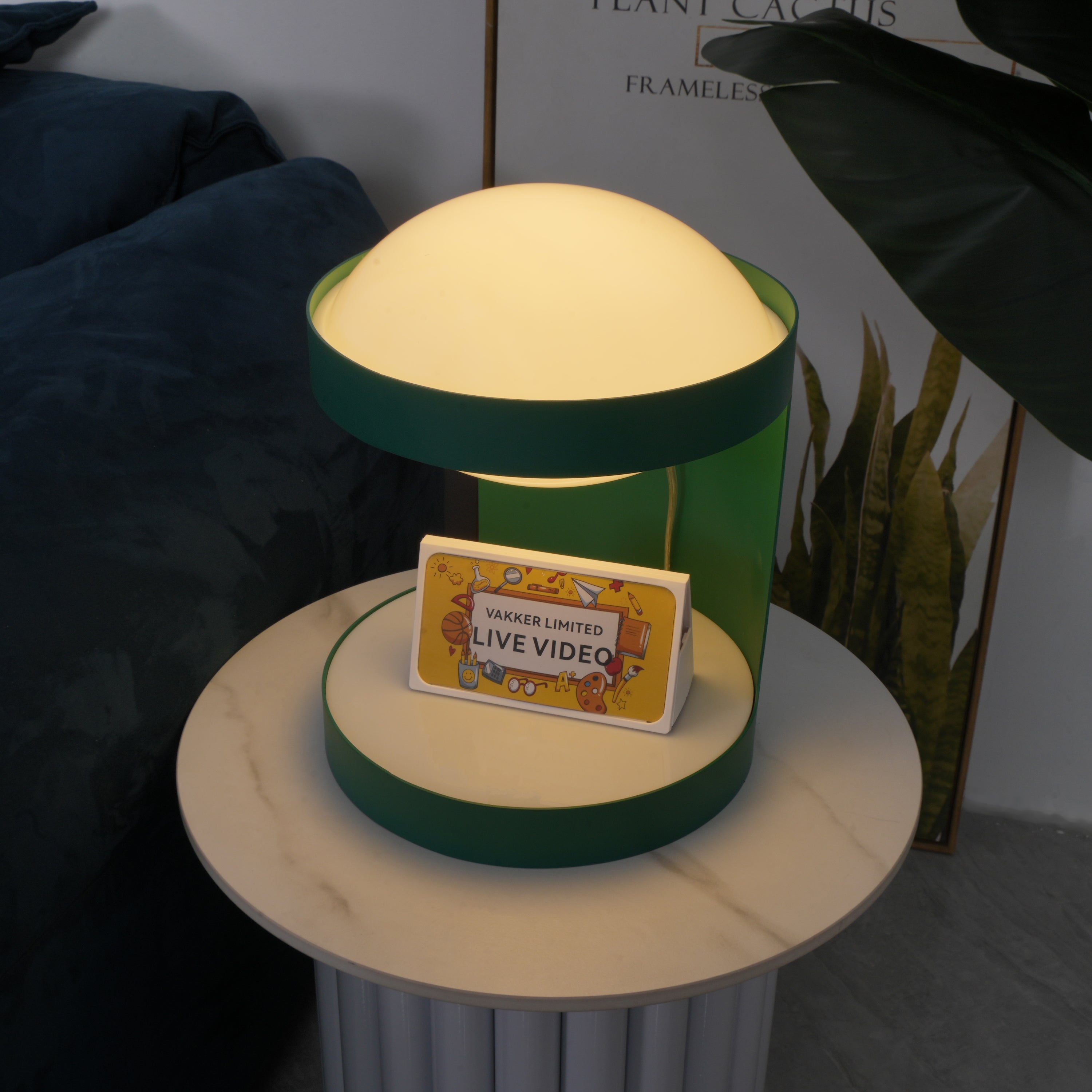 Lampe de table métal vert design contemporain géométrique bureau salon chambre — Vue 4 | Atelier Norell