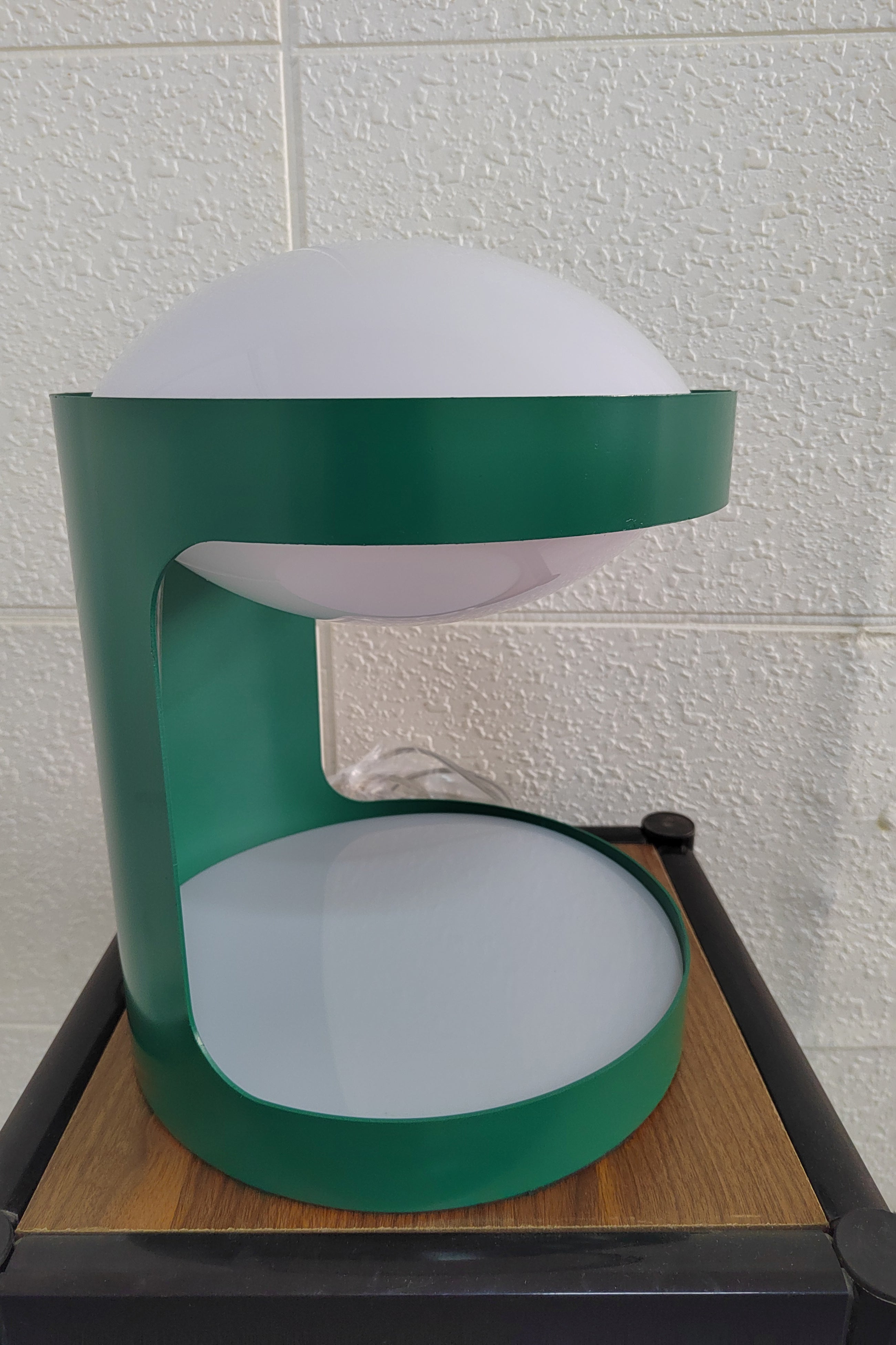 Lampe de table métal vert design contemporain géométrique bureau salon chambre — Vue 16 | Atelier Norell