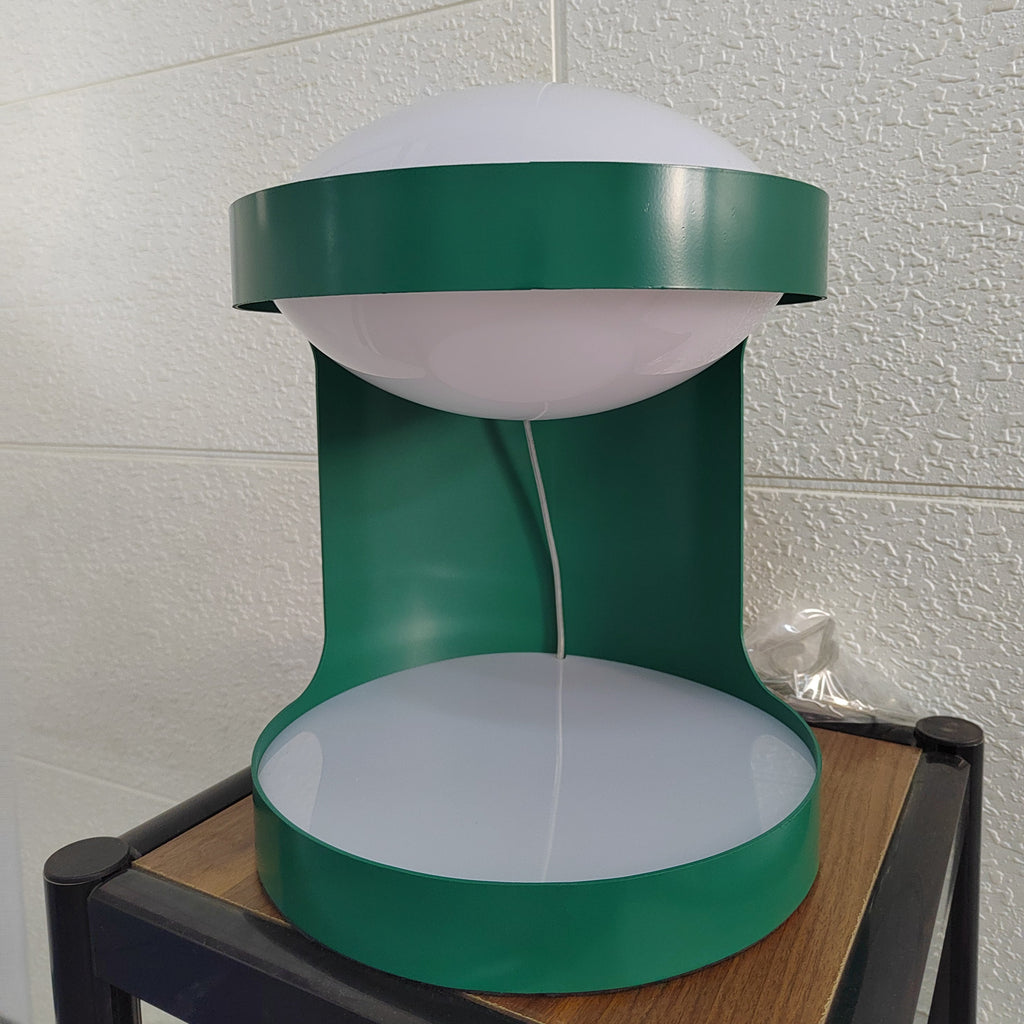 Lampe de table métal vert design contemporain géométrique bureau salon chambre — Vue 9 | Atelier Norell