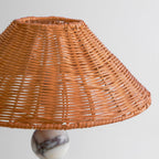 Lampe de table rotin naturel grand abat-jour bohème artisanal salon salle à manger — Vue 25 | Atelier Norell