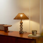 Lampe de table rotin naturel grand abat-jour bohème artisanal salon salle à manger — Vue 4 | Atelier Norell