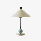 Lampe de table métal vert géométrique tissu beige design contemporain — ZENITH | Atelier Norell