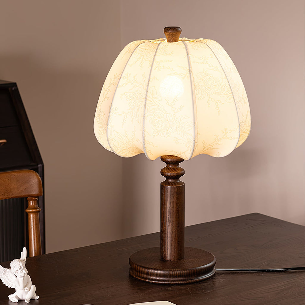 Lampe de table tissu beige bois noyer abat-jour design naturel scandinave salon chambre — Vue 6 | Atelier Norell