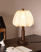 Lampe de table tissu beige bois noyer abat-jour design naturel scandinave salon chambre — Vue 9 | Atelier Norell